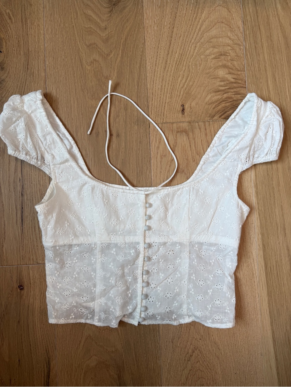 Meshki eyelet peasant crop blouse in white size small